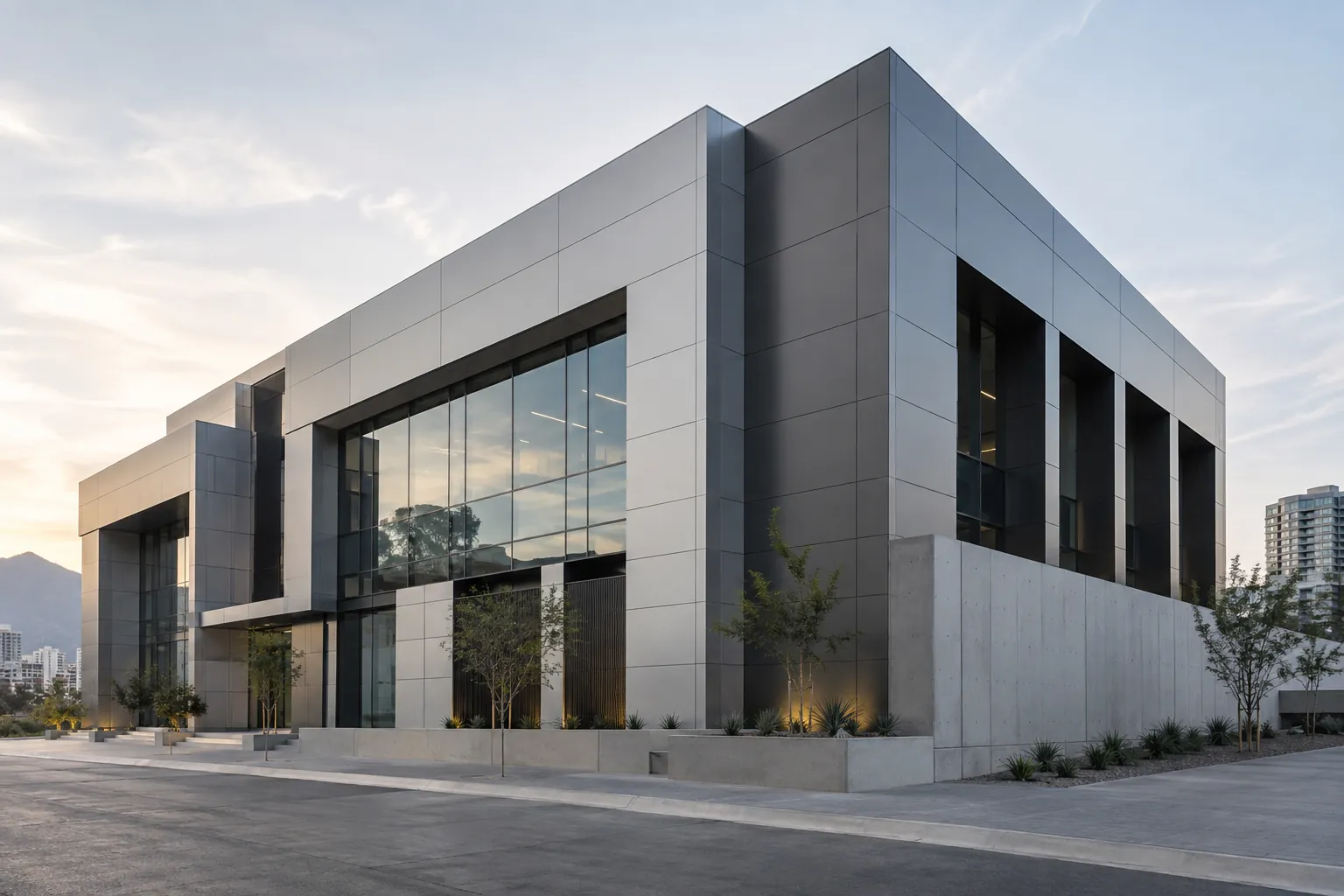 Edificio de oficinas con panel y concreto